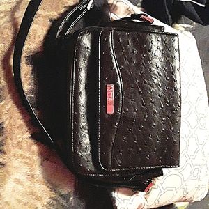 A strada shoulder strap black medium size